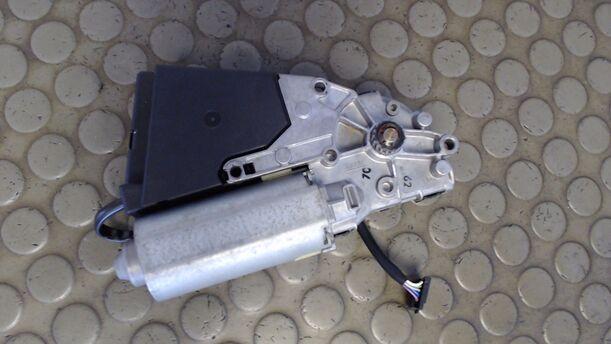 Foto: SCHIEBEDACHMOTOR eines VW Golf 1.4 C