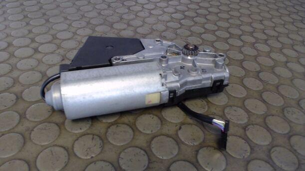 Foto: SCHIEBEDACHMOTOR eines VW Golf 1.4 C