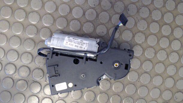Foto: SCHIEBEDACHMOTOR eines VW Golf 1.4 C