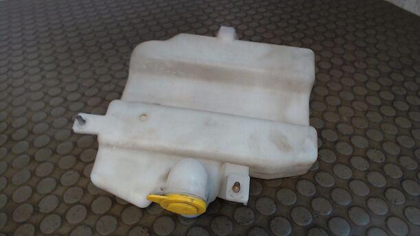 Foto: SCHEIBENWASCHBEHÄLTER eines Opel Agila 1.0 12 V