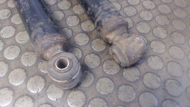 Foto: STOSSDÄMPFERPAAR HINTEN eines Fiat Panda 1.2 C