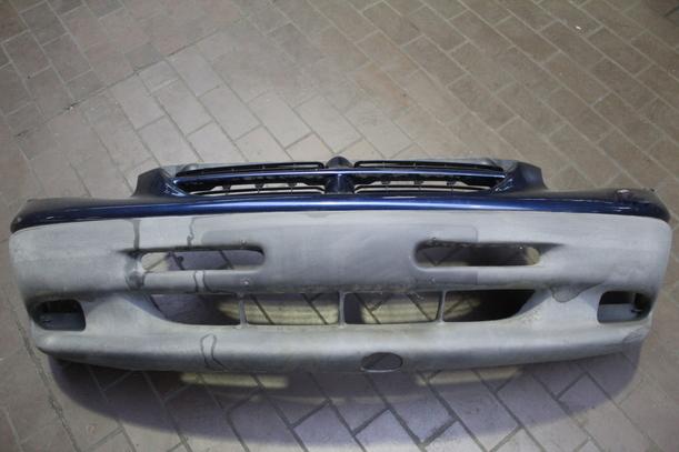 Foto: STOSSFÄNGER/STOßSTANGE VORN eines Chrysler Voyager 2.5 TD Comfortline