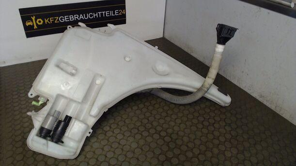 Foto: SCHEIBENWASCHBEHÄLTER eines BMW 118i