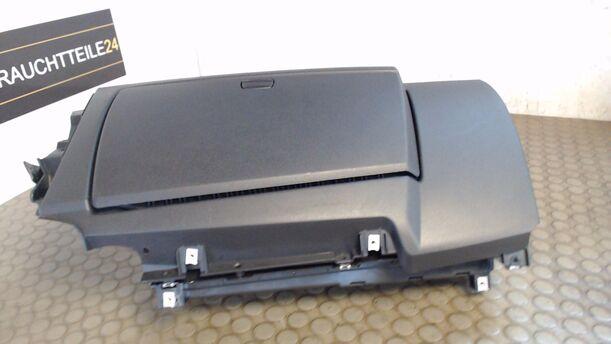 Foto: HANDSCHUHFACH eines BMW 118i