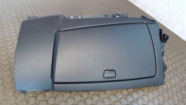 Foto: HANDSCHUHFACH eines BMW 118i
