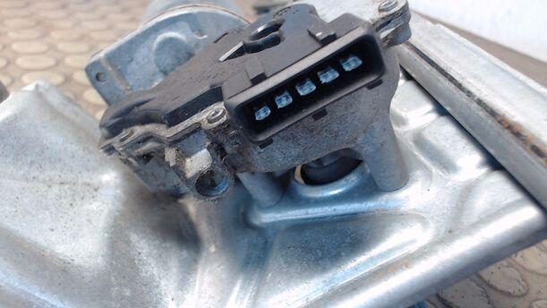 Foto: SCHEIBENWISCHERMOTOR VORN eines Ford Puma C