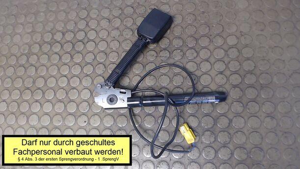 Foto: GURTSTRAFFER VORNE LINKS eines Ford Puma C