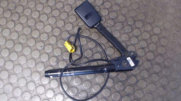 Foto: GURTSTRAFFER VORNE LINKS eines Ford Puma C
