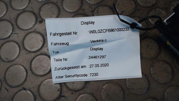 Foto: DISPLAY/BILDSCHIRM eines Opel Vectra 1.9 CDTI