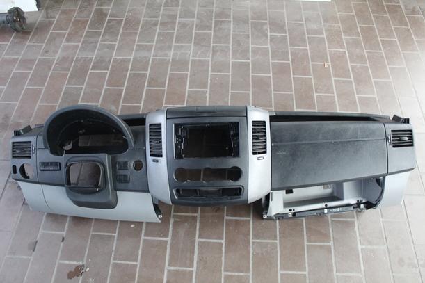 Foto: ARMATURENBRETT eines VW Crafter 35 L TDI