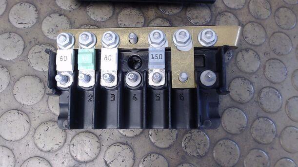 Foto: SICHERUNGSKASTEN BATTERIE eines VW Crafter 35 L TDI