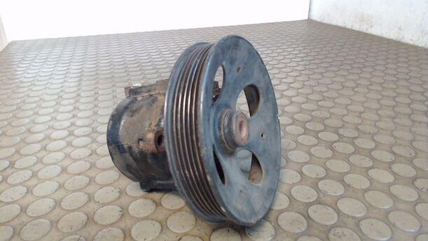 Foto: PUMPE SERVOLENKUNG / SERVOPUMPE eines Opel Omega Caravan 2.2 16 V