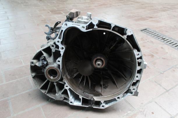Foto: SCHALTGETRIEBE 5-GANG eines Ford Mondeo Turnier 16V