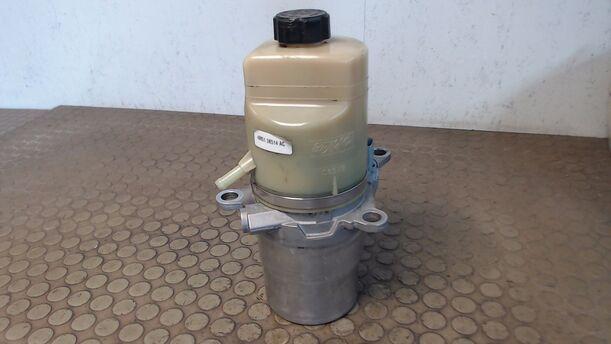 Foto: PUMPE SERVOLENKUNG / SERVOPUMPE eines Ford Focus C-MAX 1.6 TDCi C