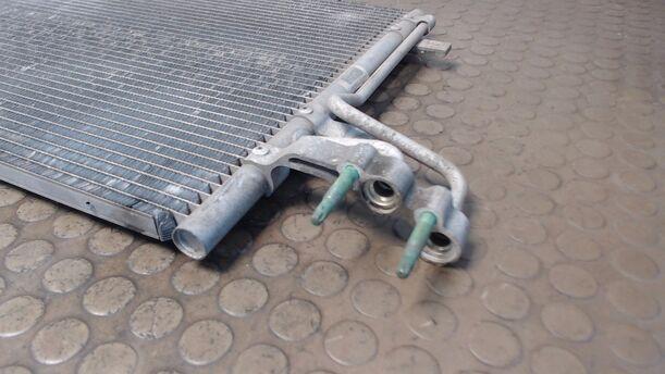 Foto: KONDENSATOR KLIMAANLAGE eines Ford Focus C-MAX 1.6 TDCi C