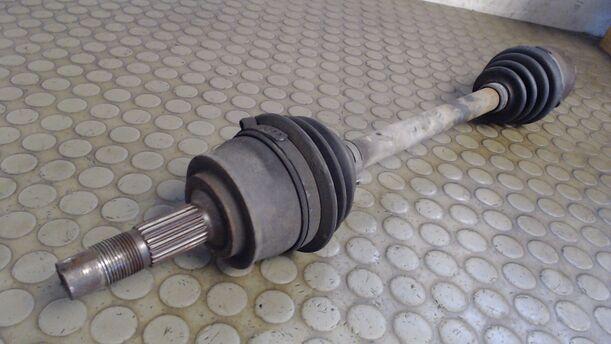 Foto: ANTRIEBSWELLE VORN LINKS eines Fiat Punto 1.2 8V XR3i