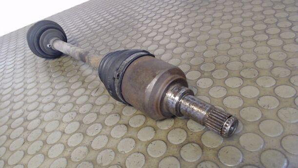 Foto: ANTRIEBSWELLE VORN LINKS eines Fiat Punto 1.2 8V XR3i
