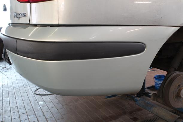 Foto: STOSSFÄNGER / STOSSSTANGE HINTEN eines Renault Megane Classic 1.4 C