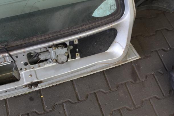 Foto: HECKKLAPPE / HECKDECKEL eines Ford Escort C