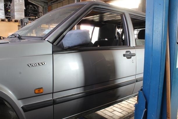 Foto: TÜR VORN LINKS eines Volvo 740 C