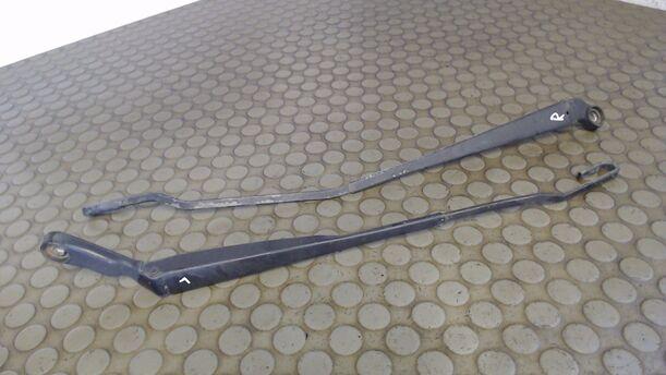 Foto: SCHEIBENWISCHERARME VORN eines Seat Arosa 1.0 C
