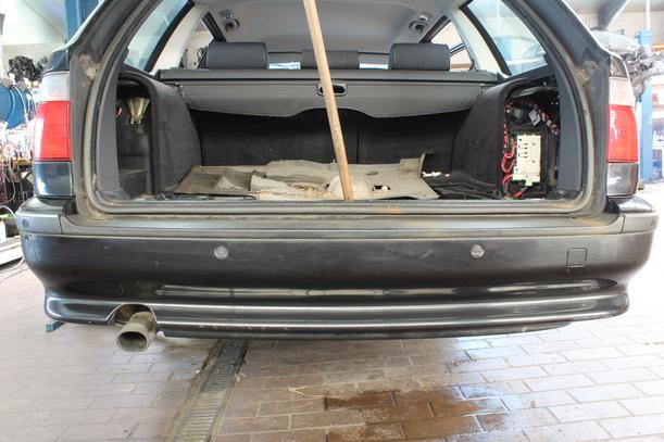 Foto: STOßSTANGE HINTEN eines BMW 520i touring C