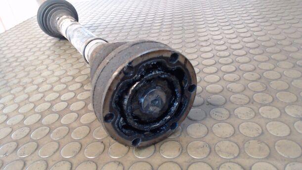 Foto: ANTRIEBSWELLE VORN LINKS eines Audi A6 Avant 1.8 groove up!