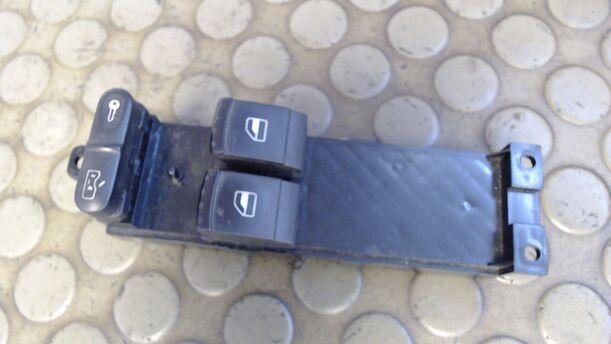 Foto: FENSTERHEBERSCHALTER eines VW Passat Variant 1.8 5V