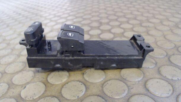 Foto: FENSTERHEBERSCHALTER eines VW Passat Variant 1.8 5V