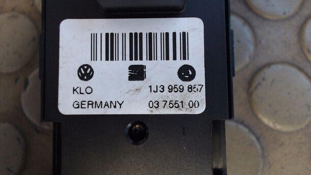 Foto: FENSTERHEBERSCHALTER eines VW Passat Variant 1.8 5V