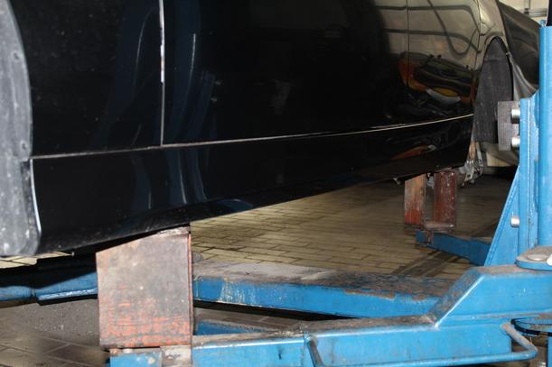Foto: SCHWELLERBLENDE / SEITENSCHWELLER (TOURING) LINKS eines BMW 320d DPF Touring Ambiente