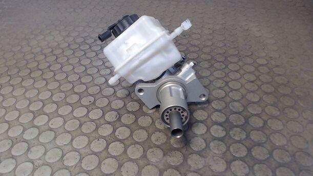 Foto: HAUPTBREMSZYLINDER eines BMW 320d DPF Touring CL