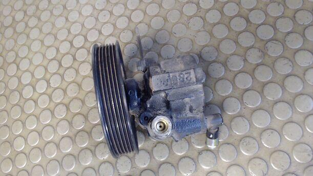 Foto: PUMPE SERVOLENKUNG / SERVOPUMPE eines Opel Vectra SLX