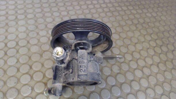 Foto: PUMPE SERVOLENKUNG / SERVOPUMPE eines Opel Vectra SLX
