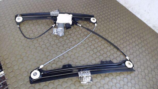 Foto: FENSTERHEBER ELEKTRISCH VORN LINKS eines BMW 520i C