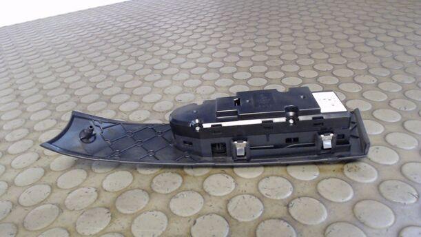 Foto: FENSTERHEBERSCHALTER eines BMW 520i