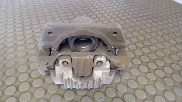 Foto: BREMSSATTEL VORN LINKS eines BMW 520i C