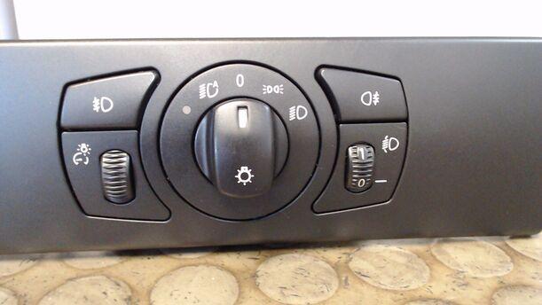 Foto: LICHTSCHALTER eines BMW 520i