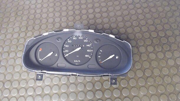 Foto: TACHOEINHEIT eines Nissan Micra