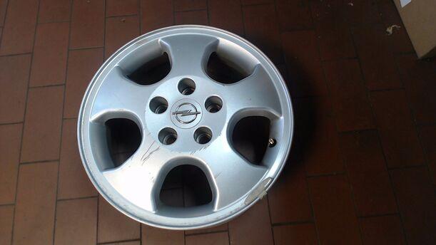 Foto: ALUFELGE 6X15 ET43 eines Opel Zafira 2.2 DTI