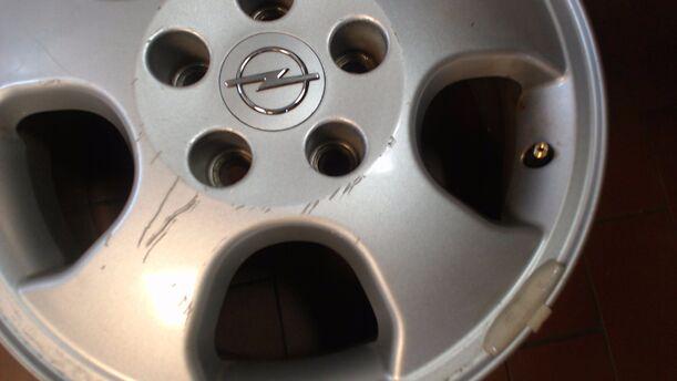 Foto: ALUFELGE 6X15 ET43 eines Opel Zafira 2.2 DTI
