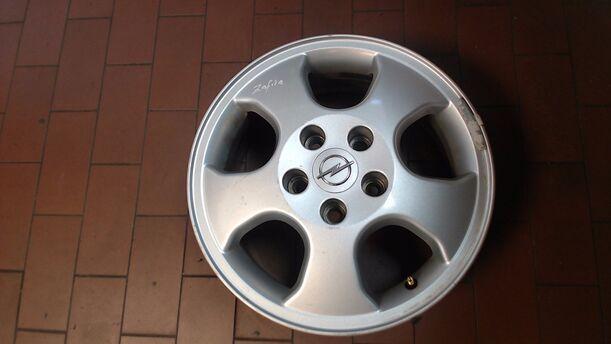 Foto: ALUFELGE 6X15 ET43 eines Opel Zafira 2.2 DTI