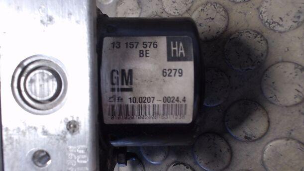Foto: HAUPTBREMSAGGREGAT ABS eines Opel Astra 1.7 CDTI Caravan