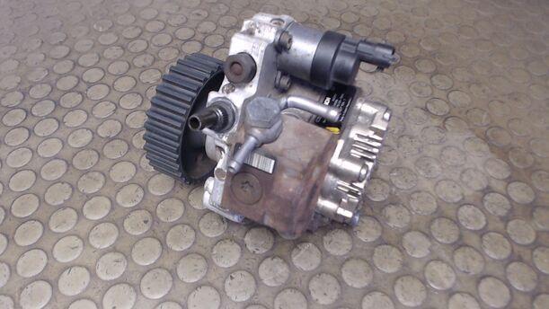 Foto: DIESELEINSPRITZPUMPE/HOCHDRUCKPUMPE eines Opel Astra 1.7 CDTI Caravan