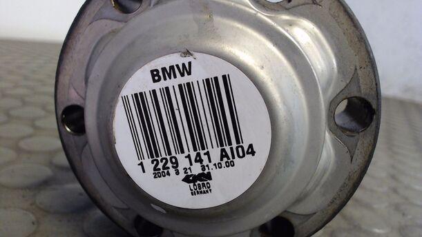 Foto: ANTRIEBSWELLE HINTEN RECHTS eines BMW 530i touring