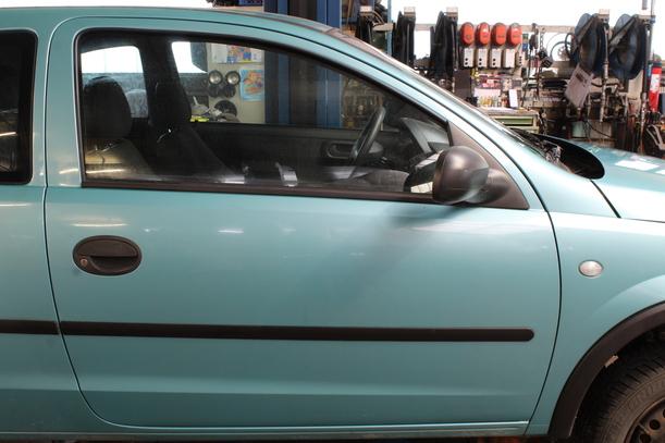 Foto: TÜR VORN RECHTS (2/3-Türer) eines Opel Corsa 1.0 12V