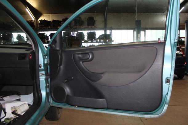 Foto: TÜR VORN RECHTS (2/3-Türer) eines Opel Corsa 1.0 12V