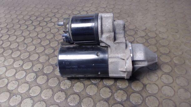 Foto: ANLASSER / STARTER BOSCH eines Opel Corsa 1.0 12V GLS Komfort