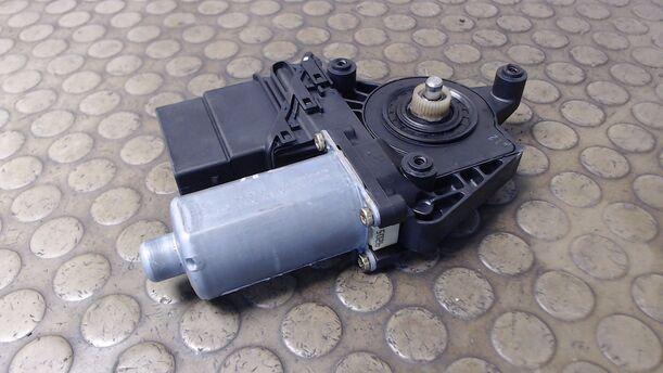 Foto: FENSTERHEBERMOTOR HINTEN LINKS eines VW Passat Variant 1.9 TDI