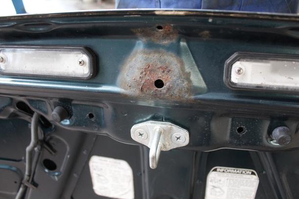 Foto: HECKKLAPPE / HECKDECKEL eines Honda CRX 1.6 C